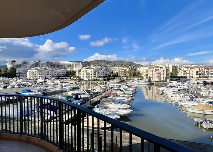 Апартаменты Le Masters Мандельё-ла-Напуль